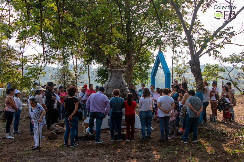 Monumento de memoria dedicado a las víctimas de la guerra,  instalado en el cementerio de Miravalles, Meta.